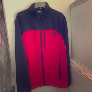 Small men’s zip up